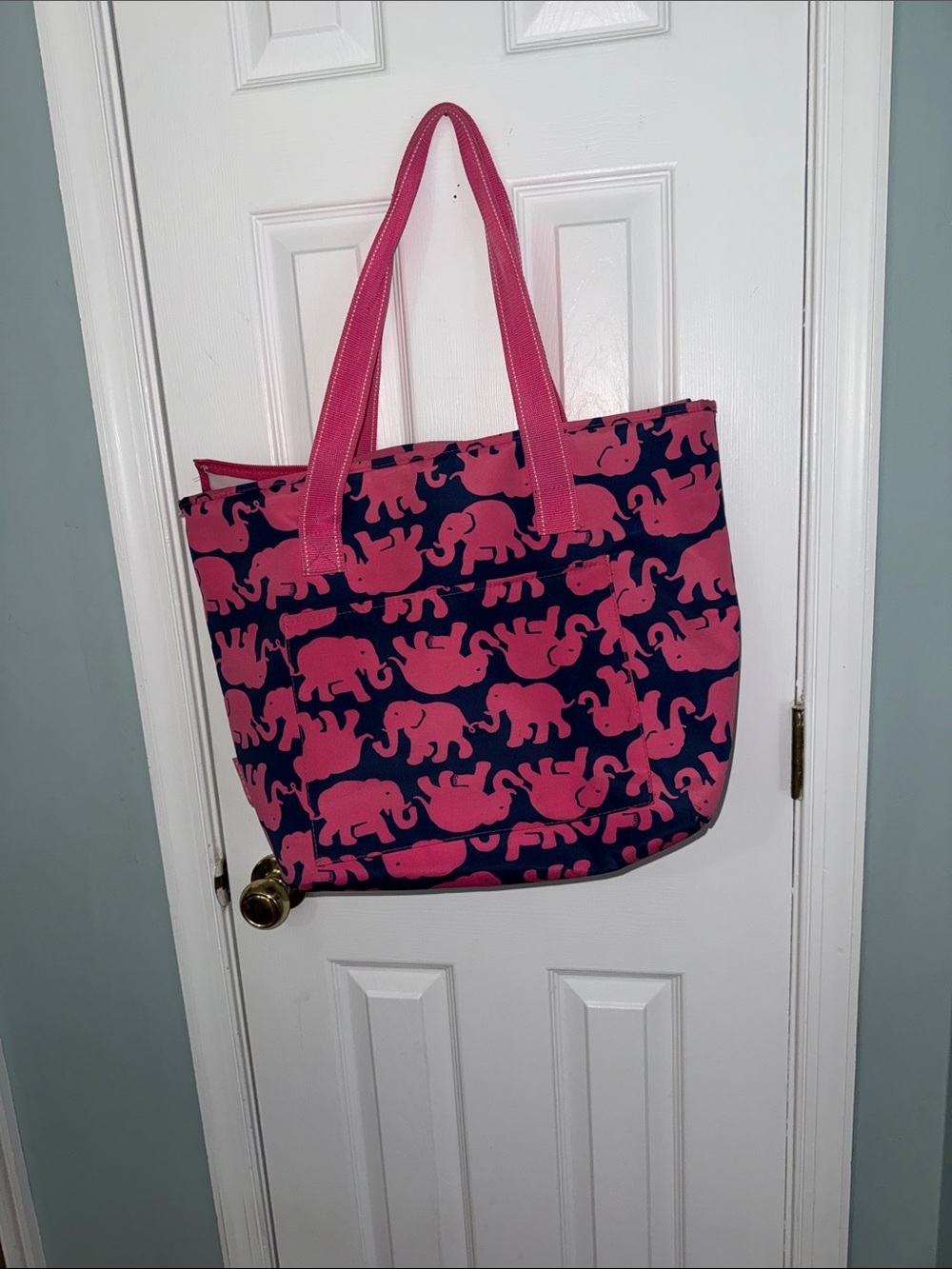 Lilly Pulitzer Navy and Pink Insulated Trunk Sun pattern. - Picture 1 of 6